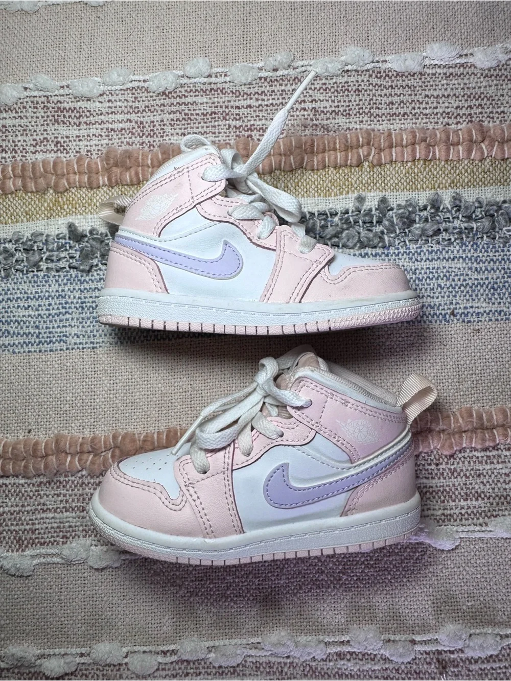 Nike Aur Jordan 1 Kids Pink, White and Purple High-Top Sneakers